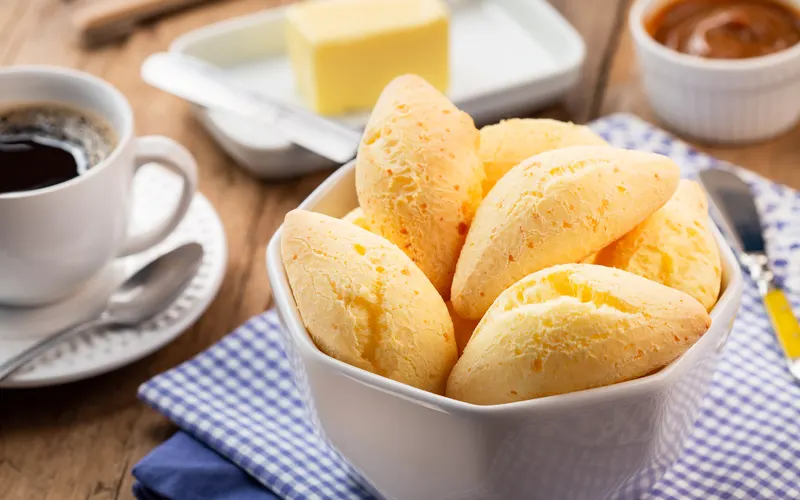 5 jeitos de servir pão de queijo além do café da manhã